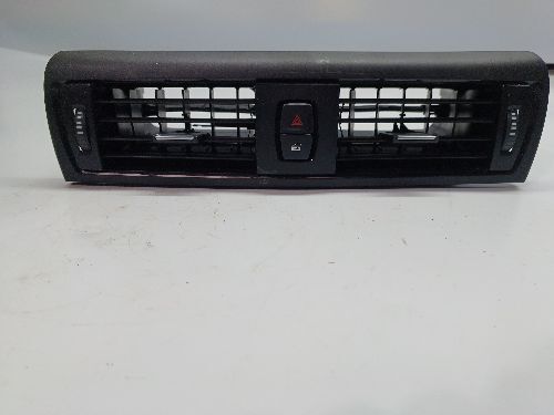 2015 BMW 1 F21 1.6 Petrol 3 Dr Dash Vent Right Side Central